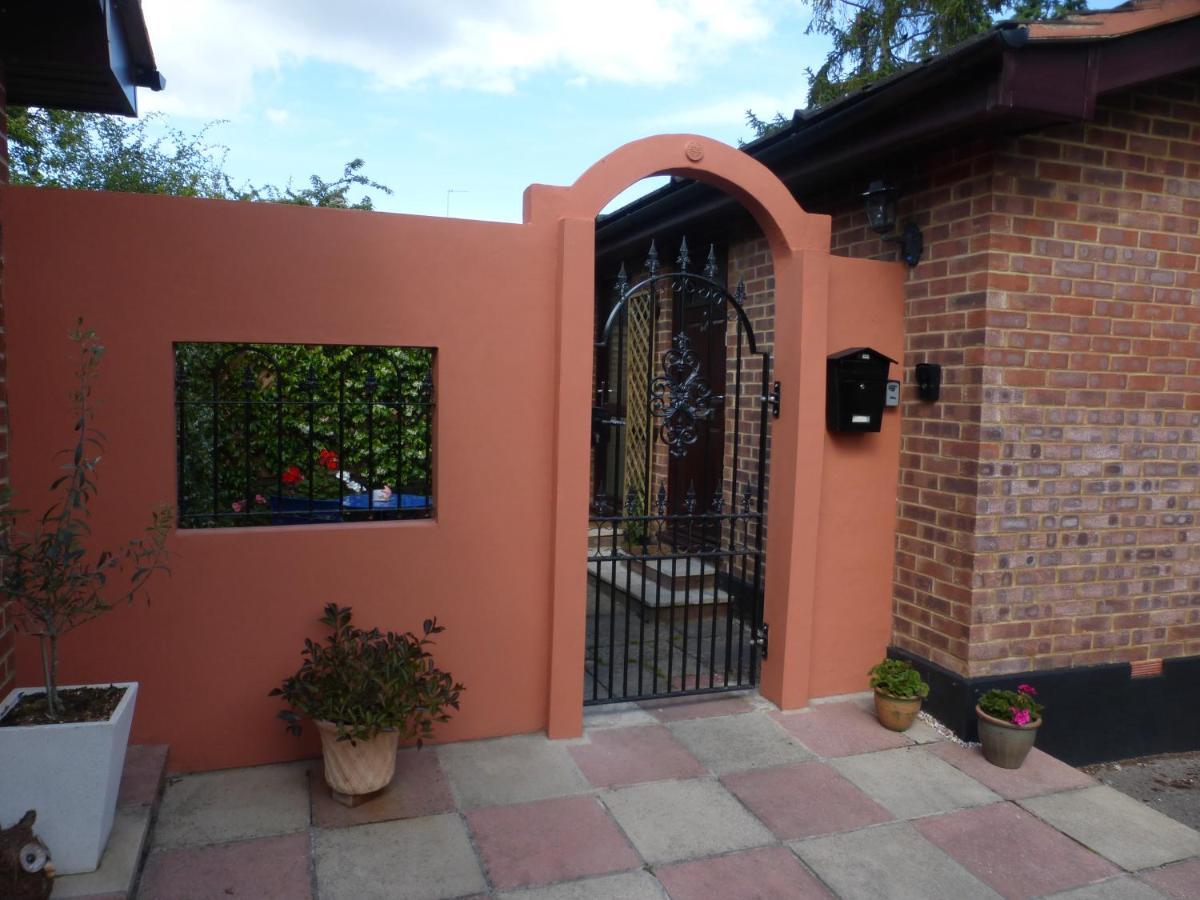 Self-Contained Private Apartment Барнет Екстер'єр фото